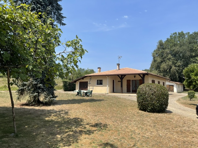 Maison 1988 avec dépendance sur terrain 10179 m2