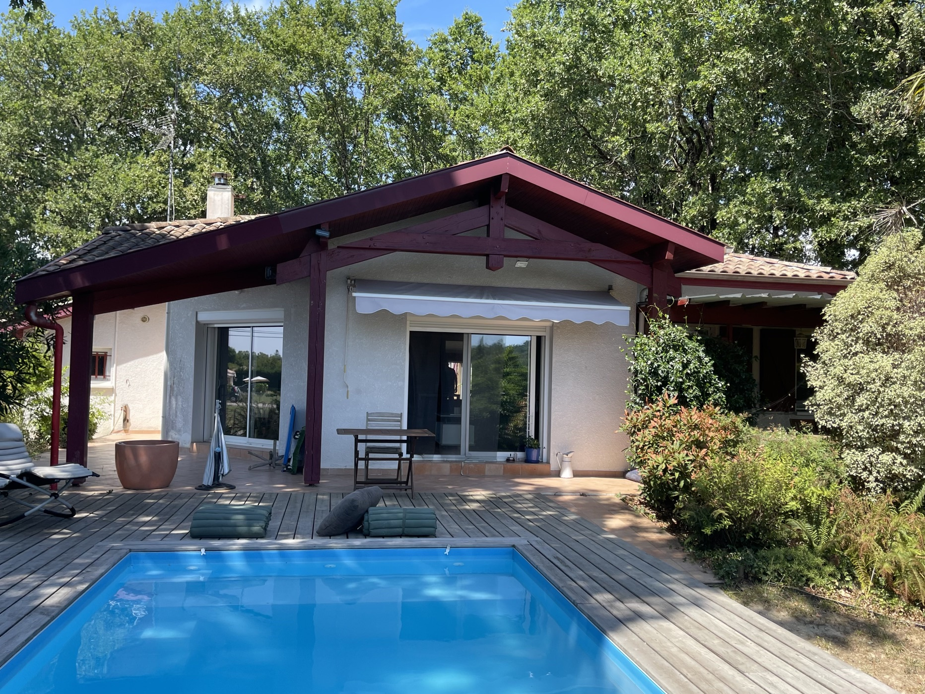 Villa 152 m2 avec piscine sur terrain paysagé 3724 m2