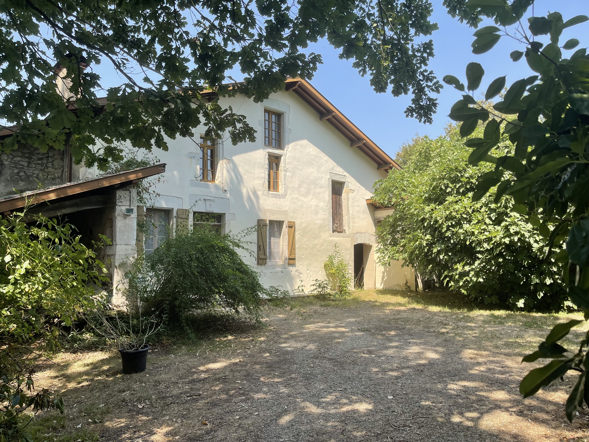 Maison de caractère avec dépendance sur 5100 m2 de terrain